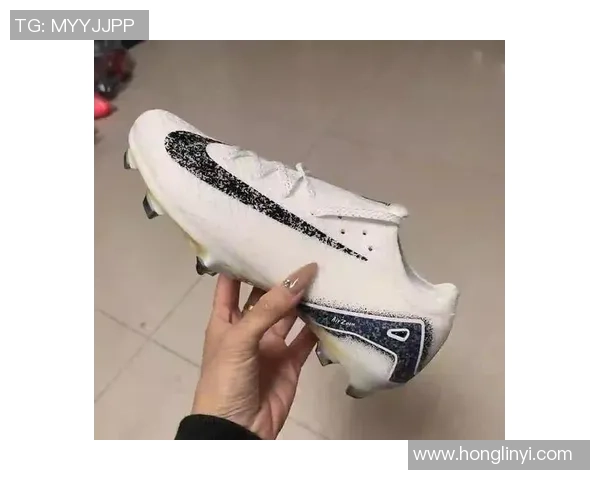 球星助阵新款足球鞋上脚效果图揭晓,打造速度与舒适并存的全新体验 球星助阵新款足球鞋上脚效果图揭晓,打造速度与舒适并存的全新体验