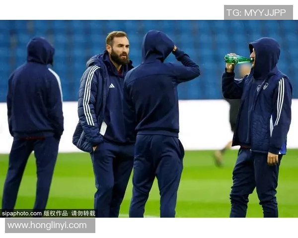 足球星卡中的星星折射寓意解析及其对球迷文化的影响 足球星卡中的星星折射寓意解析及其对球迷文化的影响