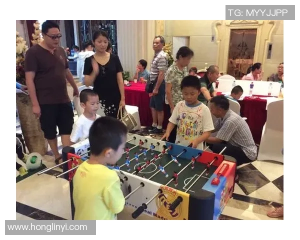 球星挑战桌上足球技艺大比拼 展现超凡操作与趣味对抗